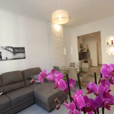 Exclusive Apt Really Downtown - Free Private Parking Included! Genova Esterno foto