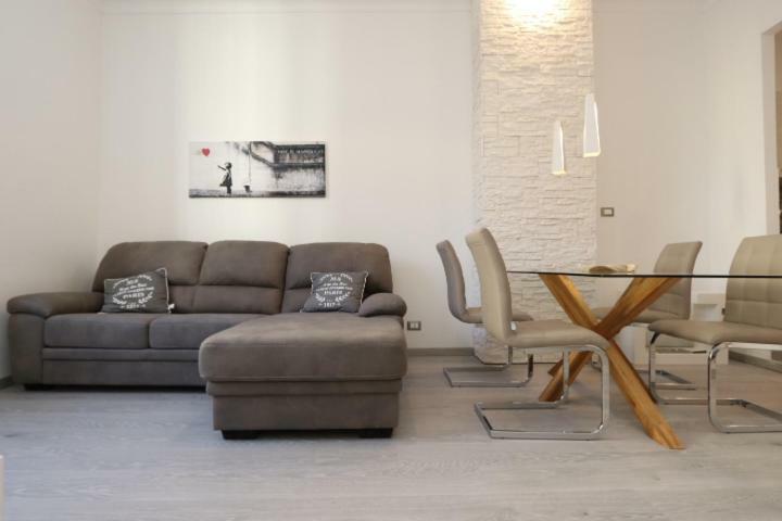 Exclusive Really Downtown - Free Private Parking Included! Apartment Genoa